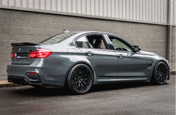 zito velgen op sportwagen